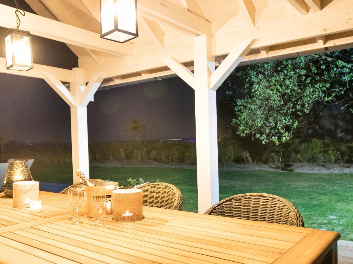 Rustic Holiday Home In Wissenkerke With Garden Eksteriør bilde
